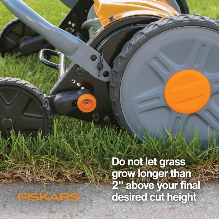 Fiskars Push Reel Lawn Mower, StaySharp, Self-Propelled Manual Eco-Friendly Cordless Grass Trimmer, 17" Cut Width - Image 6