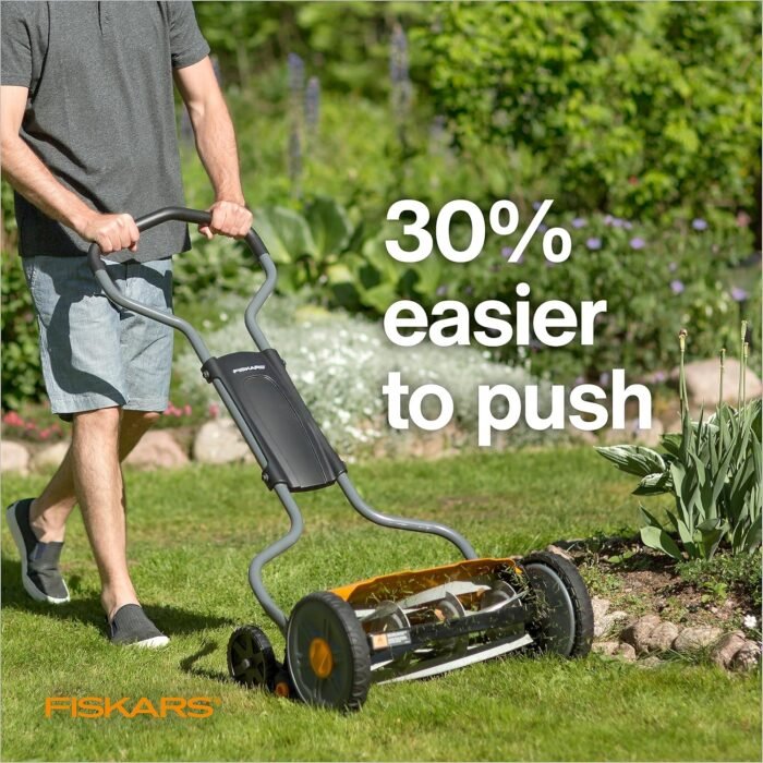 Fiskars Push Reel Lawn Mower, StaySharp, Self-Propelled Manual Eco-Friendly Cordless Grass Trimmer, 17" Cut Width - Image 3