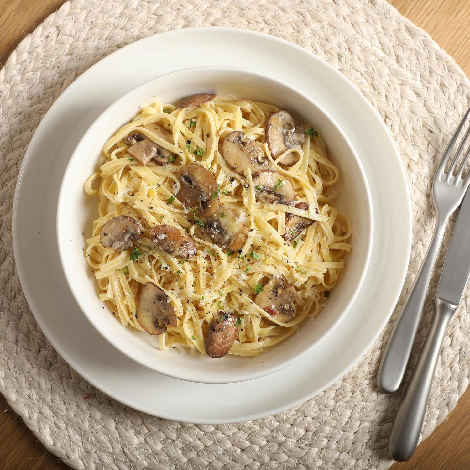 Gibson Home Oslo Porcelain Chip and Scratch Resistant Dinnerware Set, Service for 4 (16pcs), Plates and Bowls Dishes Sets, White - Image 3