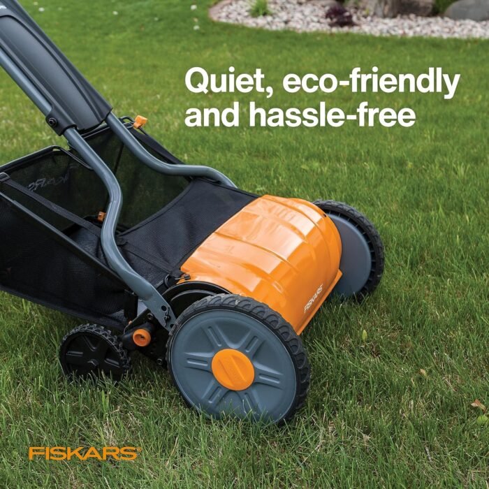 Fiskars Push Reel Lawn Mower, StaySharp, Self-Propelled Manual Eco-Friendly Cordless Grass Trimmer, 17" Cut Width - Image 2