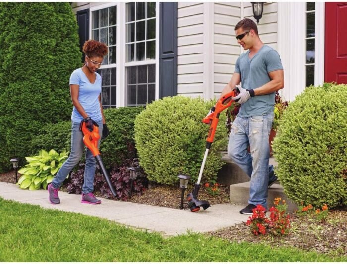 BLACK+DECKER 20V MAX* POWERCONNECT 10 in. 2in1 Cordless String Trimmer/Edger + Sweeper Combo Kit (LCC222) - Image 3